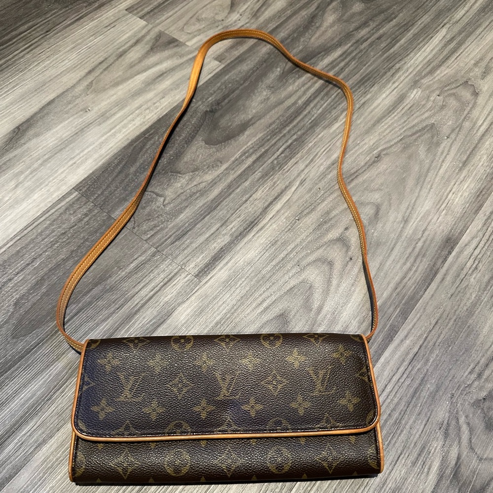 Authentic Louis Vuitton monogram pochette twin bag!